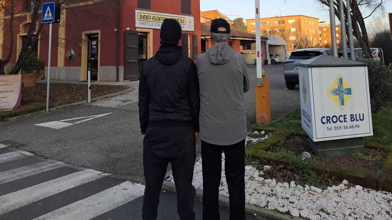 Il giovane è diventato volontario della Croce Blu