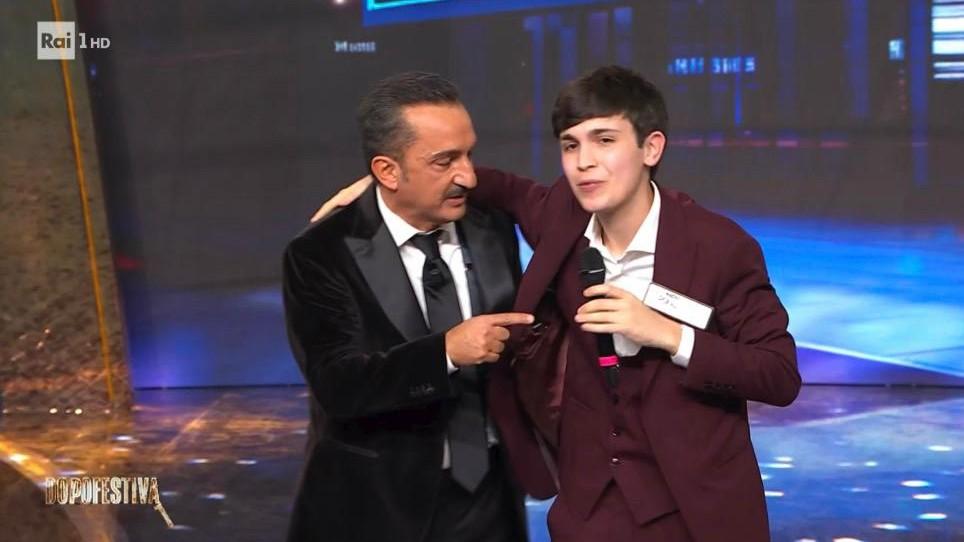 Matteo Porru, l’annuncio al “Dopofestival” di Sanremo: «Condurrò un programma Rai con l’ultraleggero sui cieli d’Italia» – Guarda il Video
