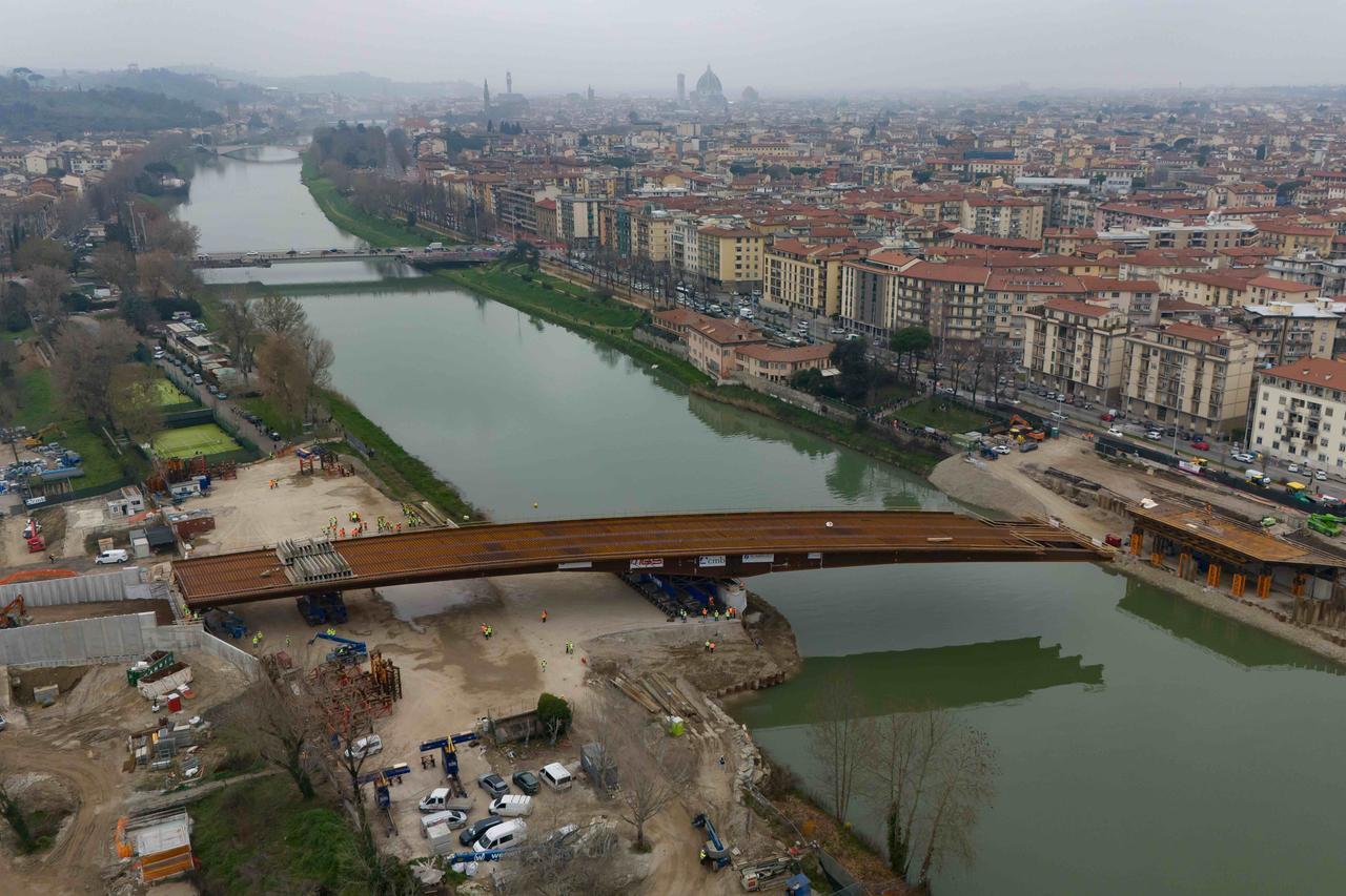 
	Il nuovo ponte sull'Arno

