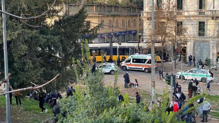 Deraglia un tram: un morto e 39 feriti – La situazione