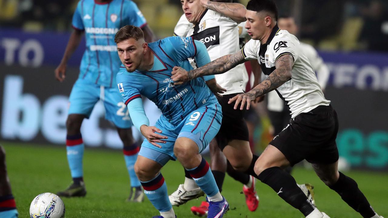 Parma-Cagliari: 0-0. Il primo tempo finisce senza reti-LA DIRETTA