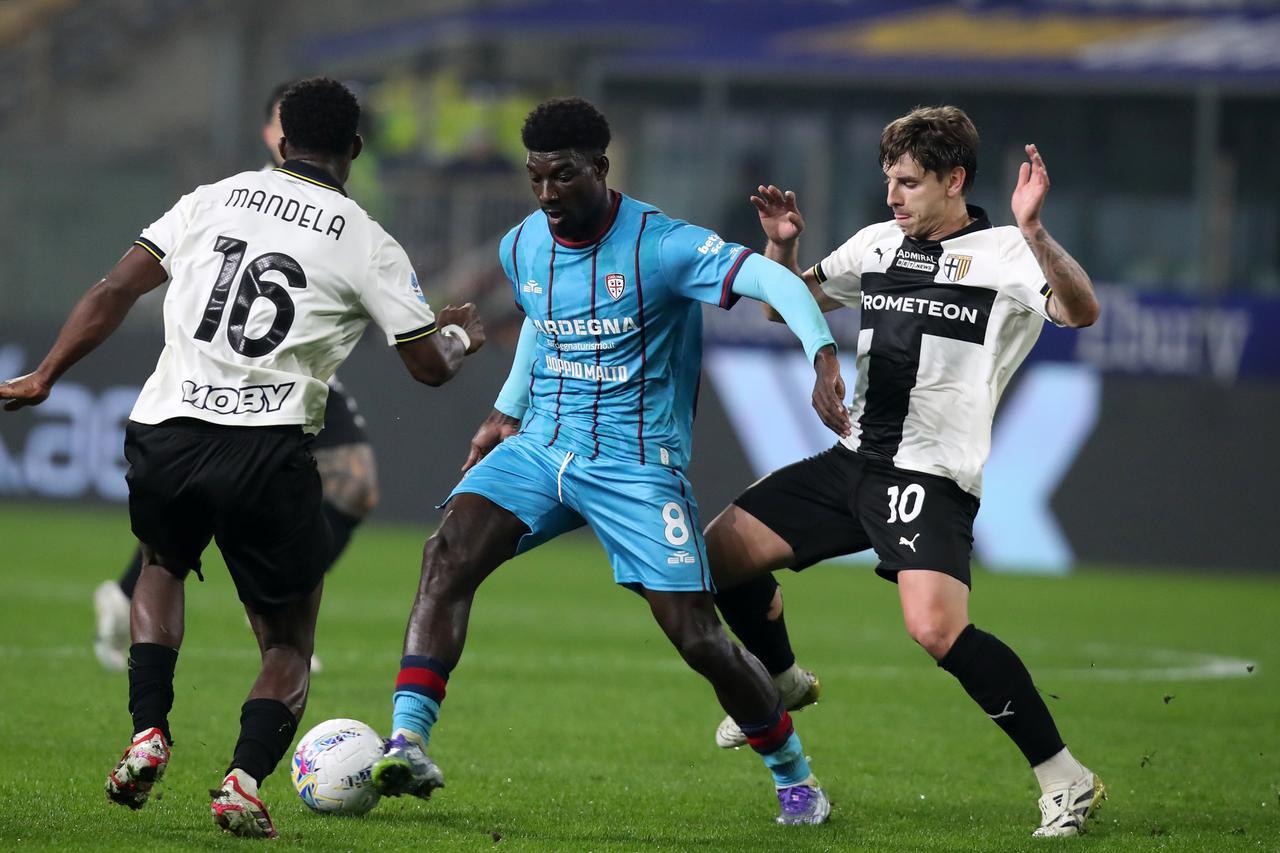 Parma Cagliari, le pagelle: super Caprile, Folorunsho stupisce