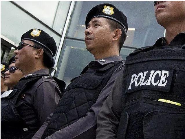 Morde l’orecchio di un turista: 20enne di Cadelbosco Sopra arrestato a Bangkok