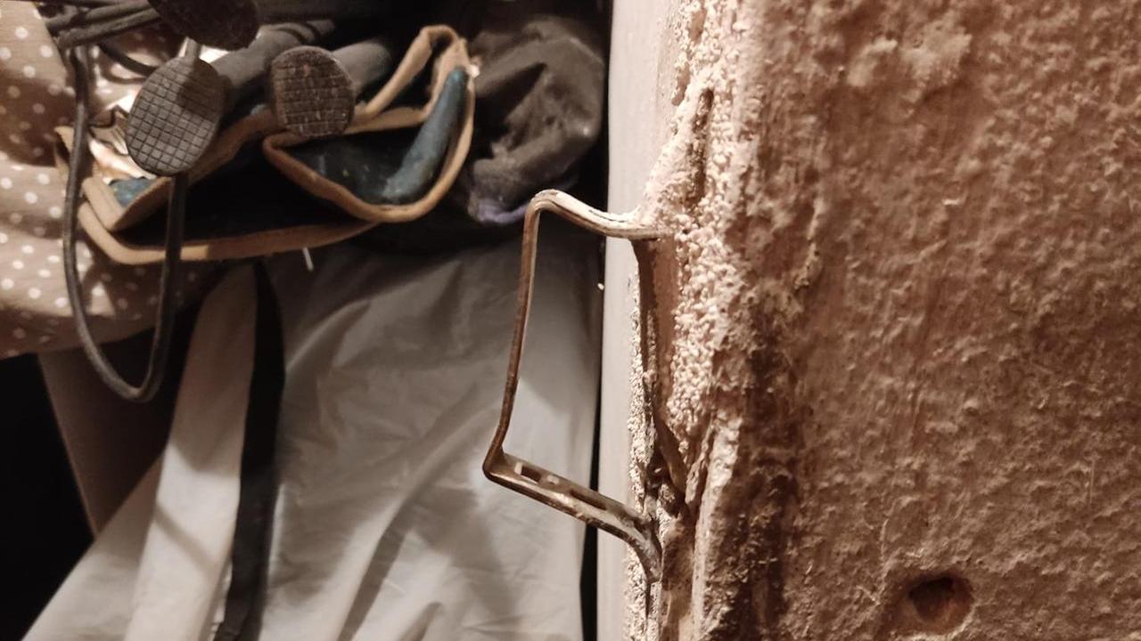 Emergenza cantine occupate: in un condominio di via Ceva per scassinarne una danneggiano il muro