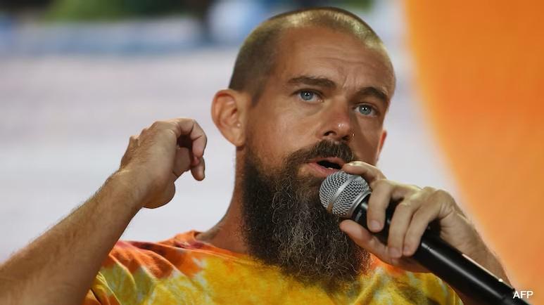 Il fondatore di Twitter licenzia 4mila dipendenti: «Saranno sostituiti dall’intelligenza artificiale» – Il titolo vola in borsa