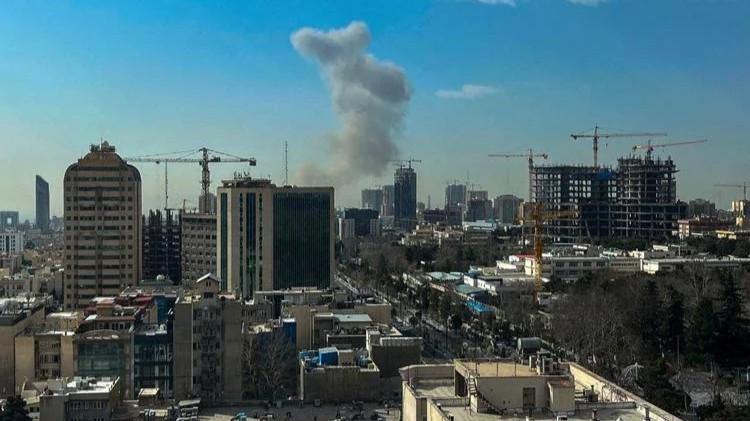 Gli Stati Uniti e Israele attaccano l’Iran, esplosioni a Teheran. Trump: «Non avranno mai armi nucleari»