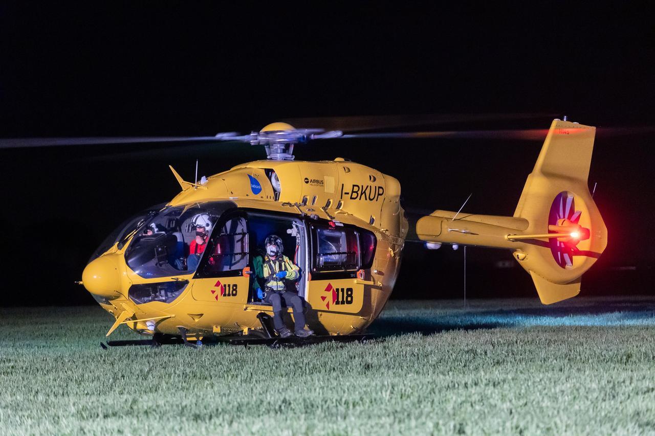 Ferrara, uomo in gravissime condizioni dopo essere caduto dal tetto
