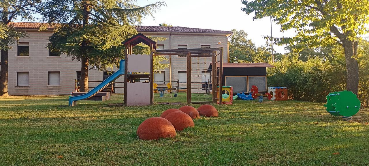 La battaglia dei genitori per tenere aperta la scuola d’infanzia di Paullo: ora manca una sola iscrizione per farcela