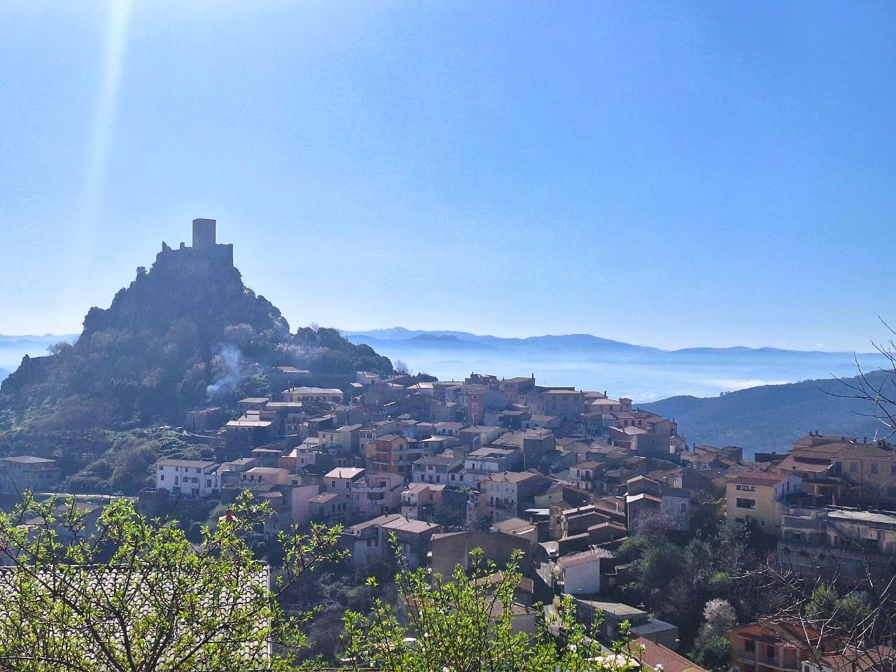 Riapre il castello fra le nuvole, viaggio nella rocca dove visse Adelasia di Torres