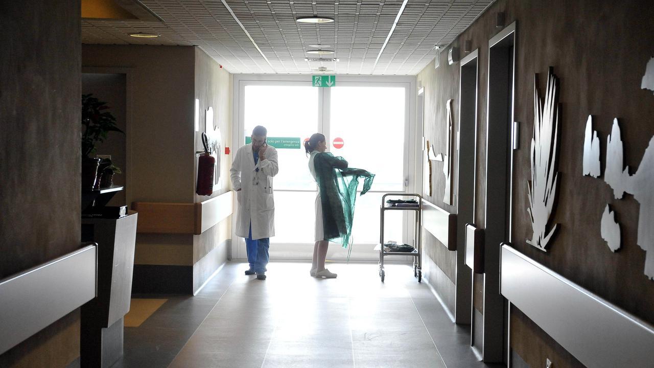 Elena Scanu muore per una polmonite bilaterale, il medico di base pensava fosse bronchite: aveva 49 anni