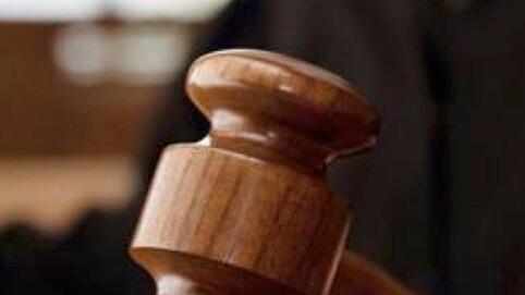 Pistoia, chiede i danni e fa anche la multa alla stessa persona: agente della Municipale sospesa per 4 mesi