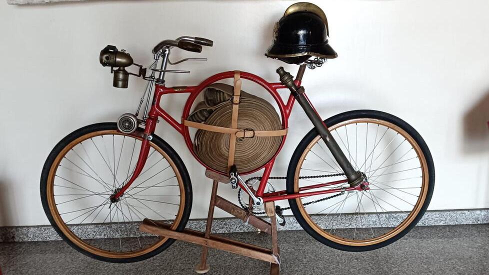 Uniformi, macchinari, foto d’epoca, video, elmi: a Livorno la storia dei Civici Pompieri dal '700 a oggi<br type="_moz" />