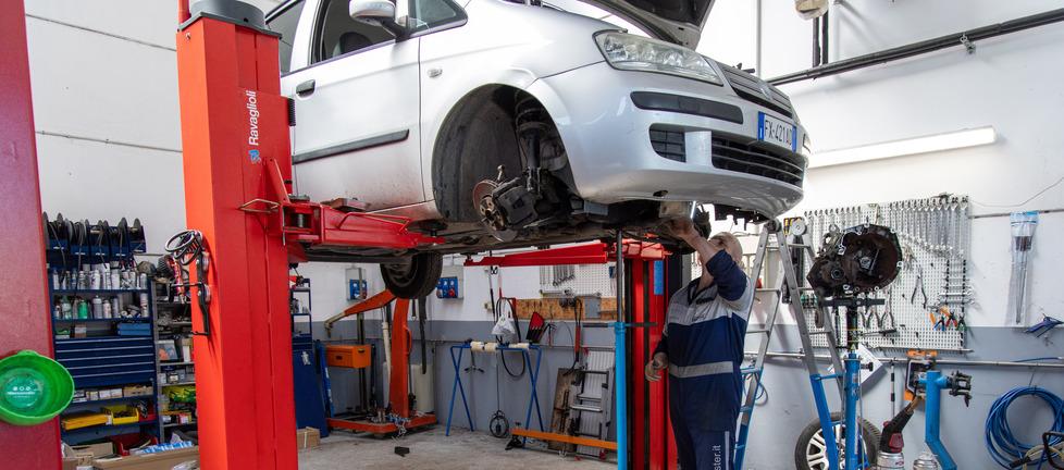 Auto sempre più vecchie, officine sempre meno: la situazione a Ferrara
