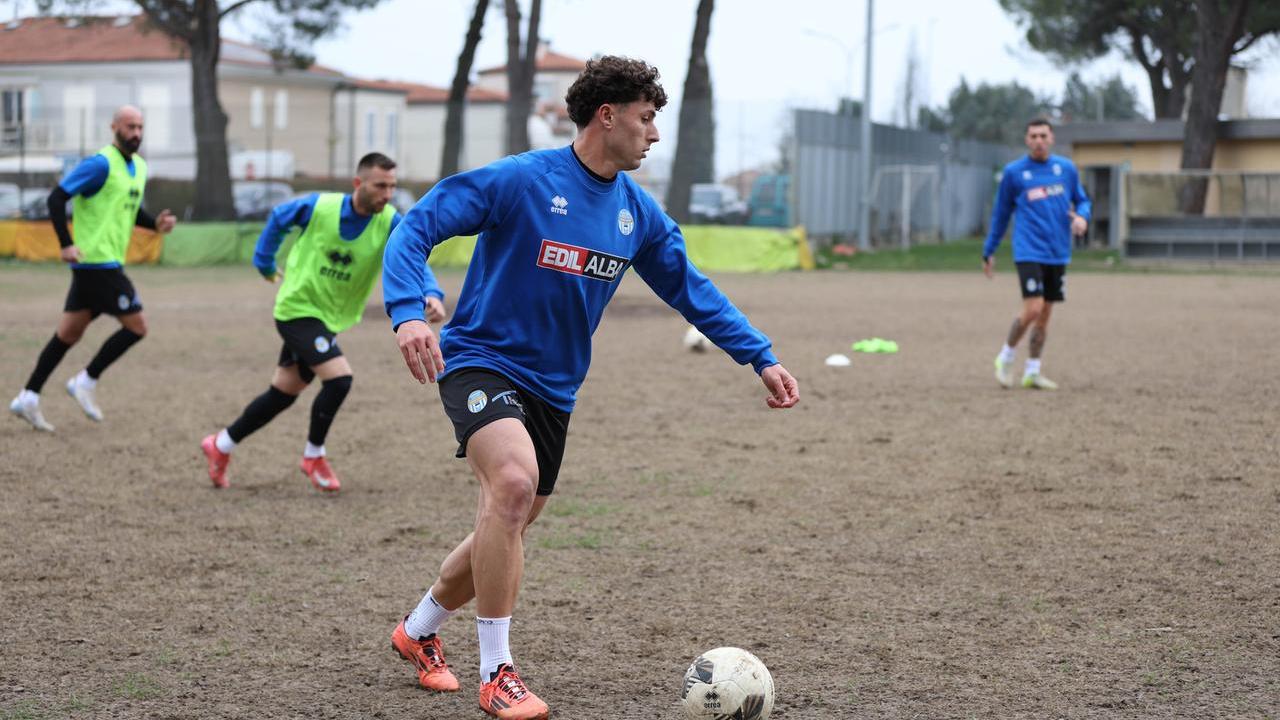 Ars et Labor in vantaggio ma con un uomo in meno. 1-0 a Russi – LA DIRETTA