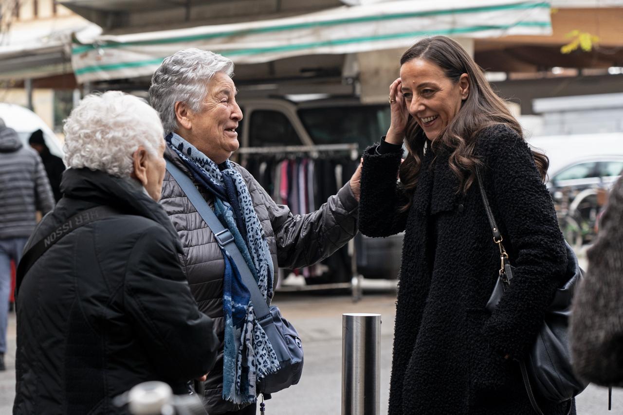 Firenze, Funaro inaugura il format e va in tour nei quartieri: così la sindaca dà una mano al Pd a riallacciare il filo con gli “esclusi” dalla città degli affitti alle stelle