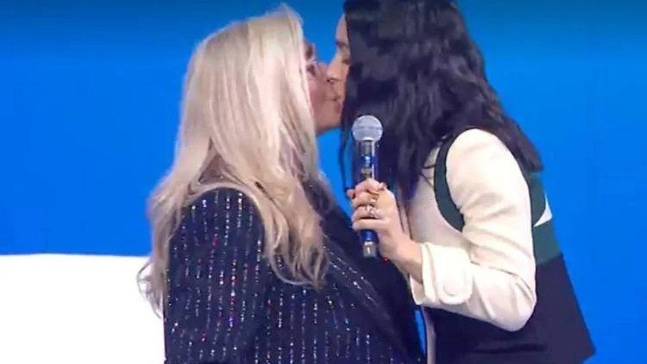 
	(foto da <a href="https://www.adnkronos.com/spettacoli/levante-dopo-sanremo-non-ce-stata-censura-e-poi-bacia-in-diretta-mara-venier_2neJI5aPsiu2bPSzPQ5sJj?refresh_ce">Adnkronos</a>)

