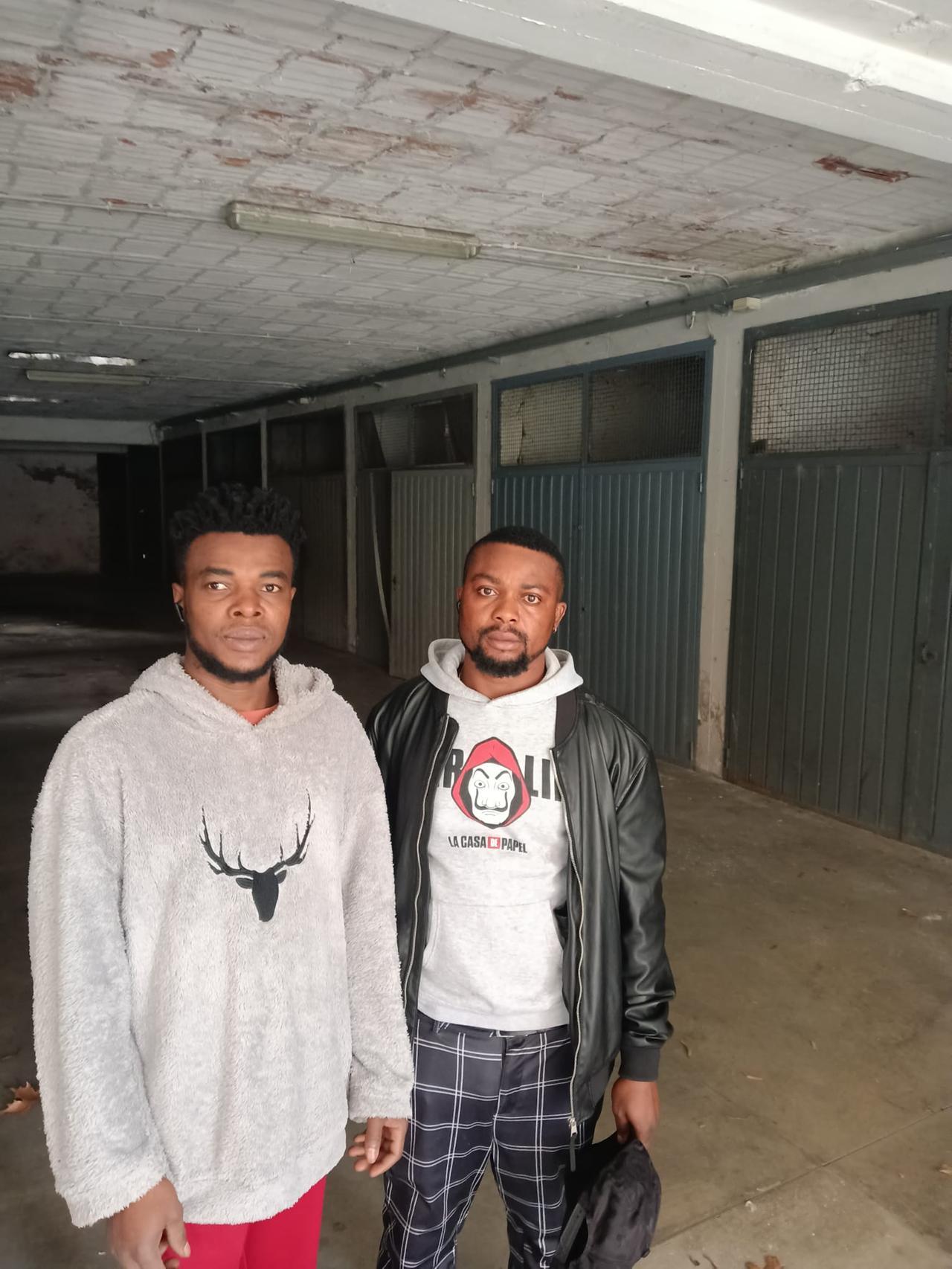 Bici elettriche rubate dal garage: «Le usavamo per andare al lavoro: aiutateci a trovarle»