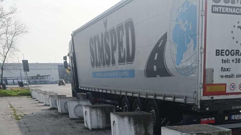 Chiodi contro i camion a San Giuseppe di Comacchio, i residenti: «Ora basta»