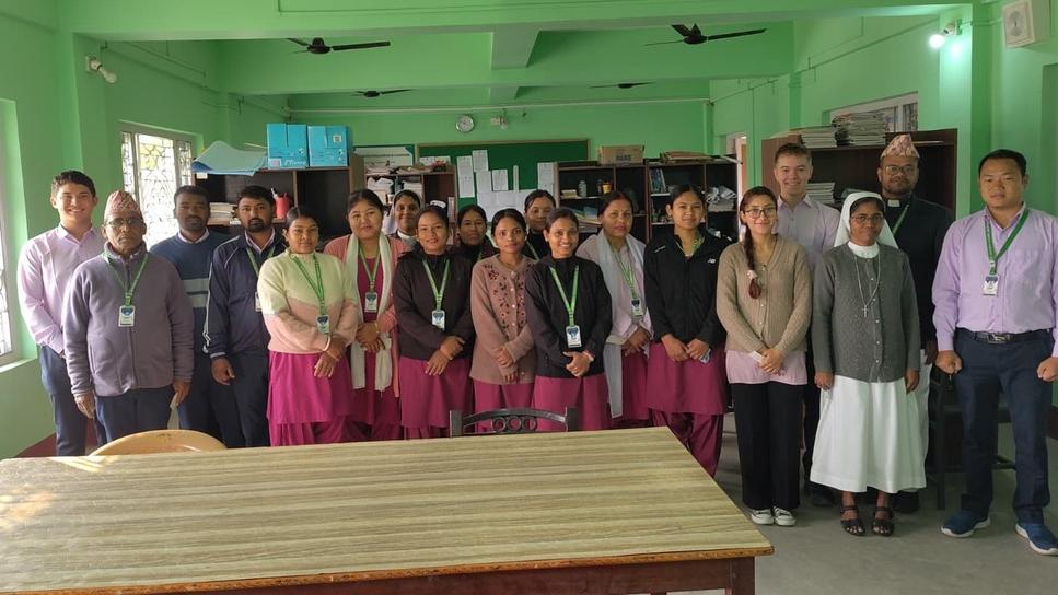 La storia di Samuele Prandini: lasciare tutto e partire per insegnare matematica in Nepal