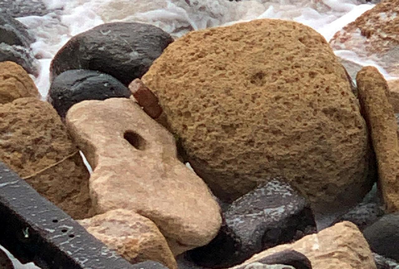 Le mareggiate restituiscono altri reperti. Ecco cos’è stato trovato