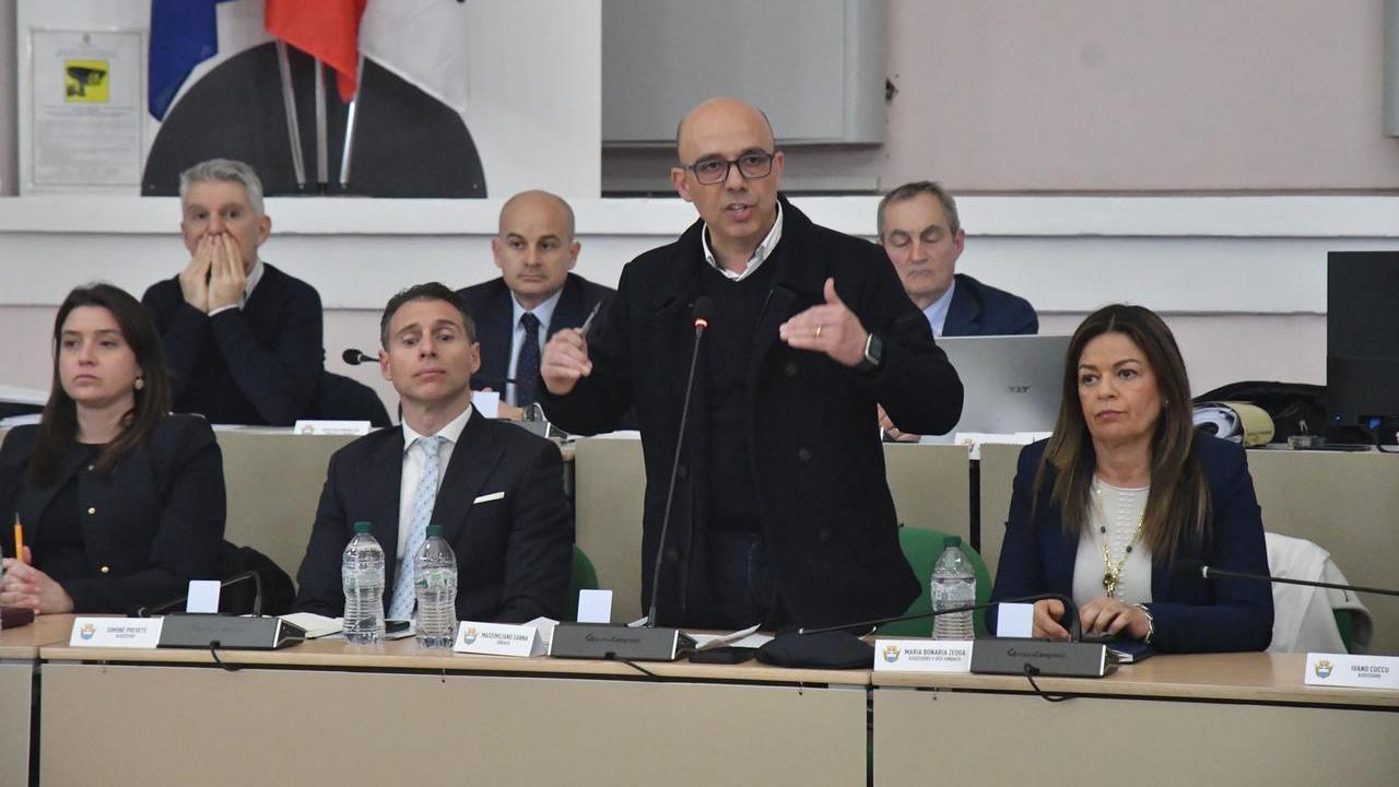 Terremoto in Comune, il sindaco azzera la giunta