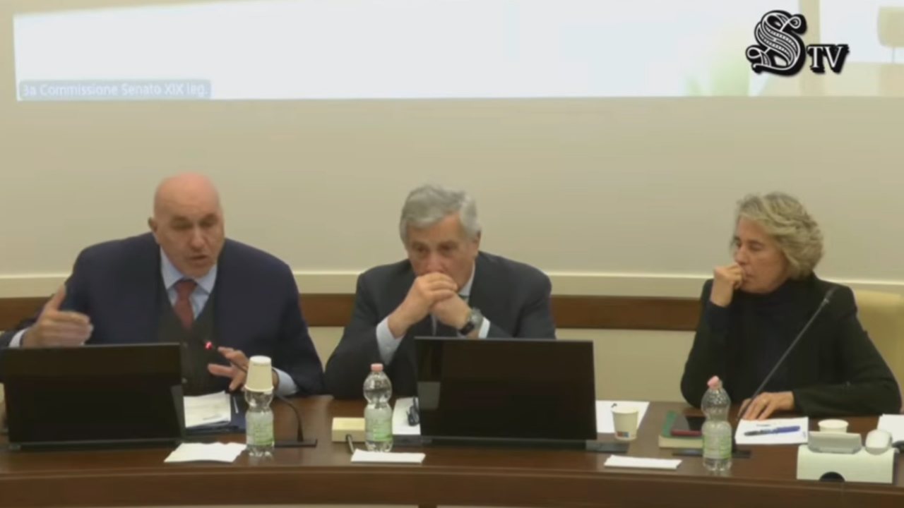 Guerra in Medio Oriente, Tajani annuncia task force per riportare gli italiani a casa, poi attacca Conte: «Trump la chiamava Giuseppi»