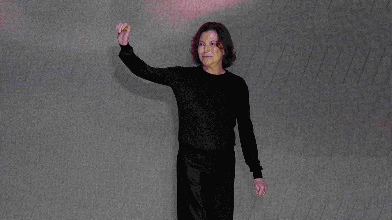 Silvana Armani debutta con “Nuovi orizzonti”: prima collezione donna dopo la morte di Giorgio