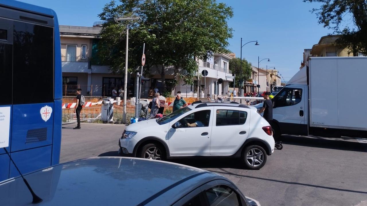 
	Il passaggio a livello di via Mameli

