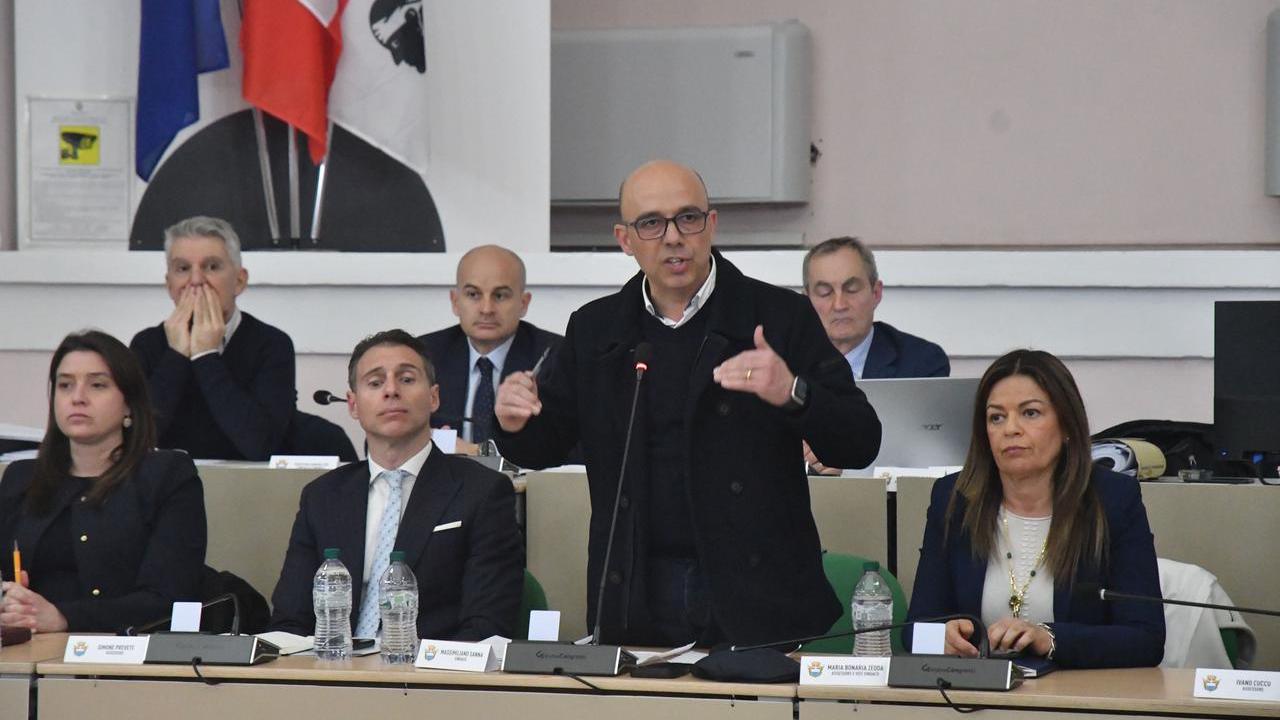 Crisi in Comune: le contromosse del sindaco per salvarsi