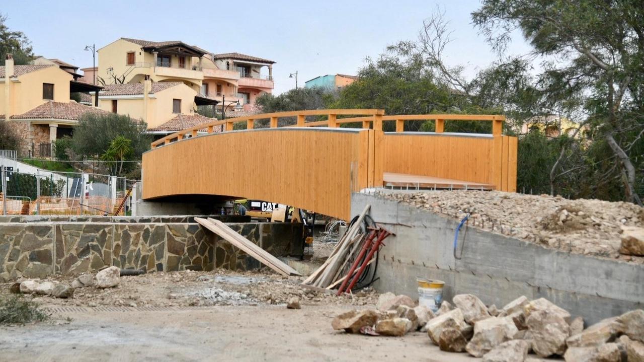 Olbia, al posto del vecchio ponte-tappo spunta una passerella pedonale