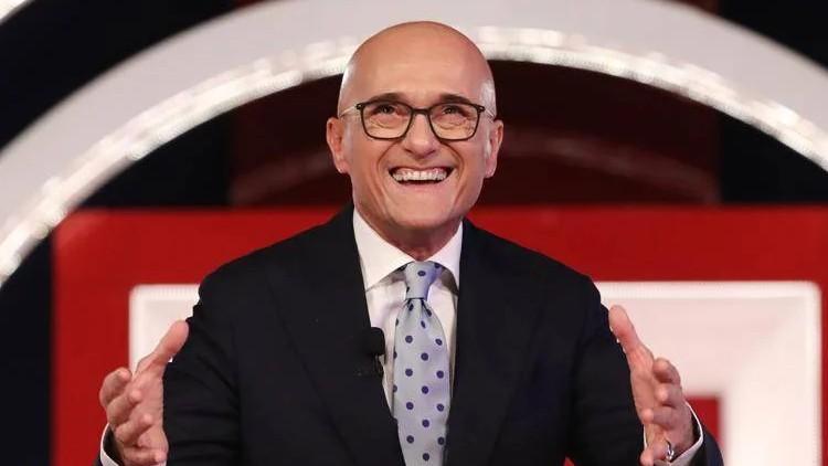 L’ascesa e il declino di Alfonso Signorini, ecco chi è il signore del gossip