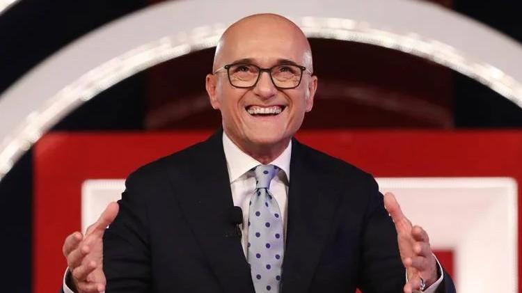 L’ascesa e il declino di Alfonso Signorini, ecco chi è il signore del gossip