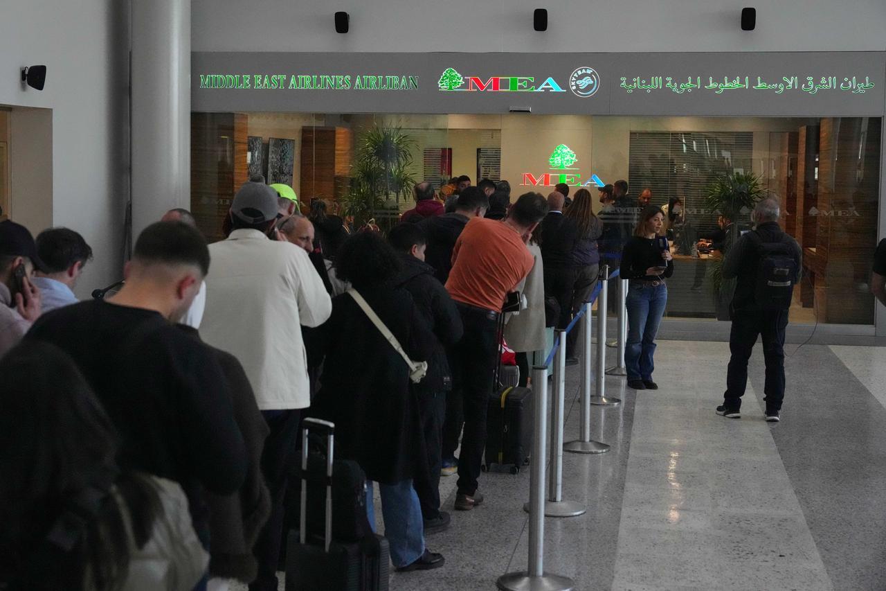 Conflitto in Iran, sono almeno mille i sardi intrappolati fra Maldive, Seychelles e Thailandia: «Stiamo lavorando per farli rientrare»