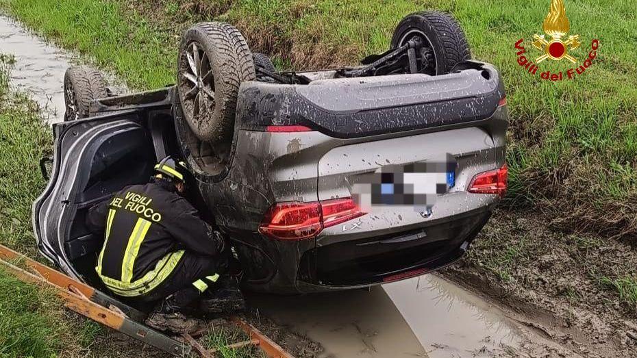 Auto fuori strada a Correggio, ferita una 80enne