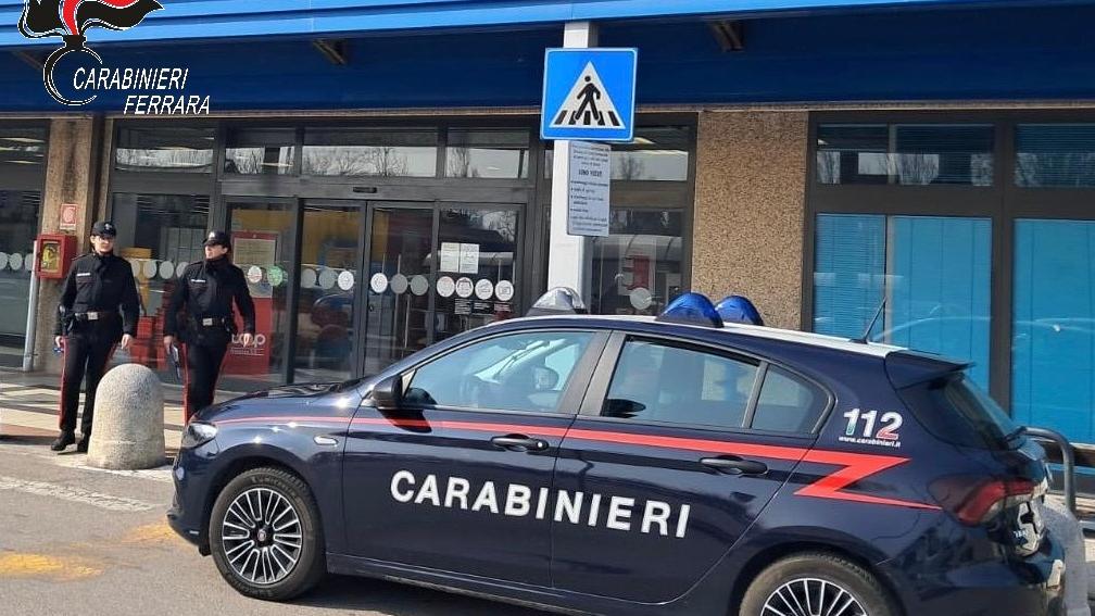 Bondeno, rubano oltre mille euro di tonno: incastrati dalle videocamere
