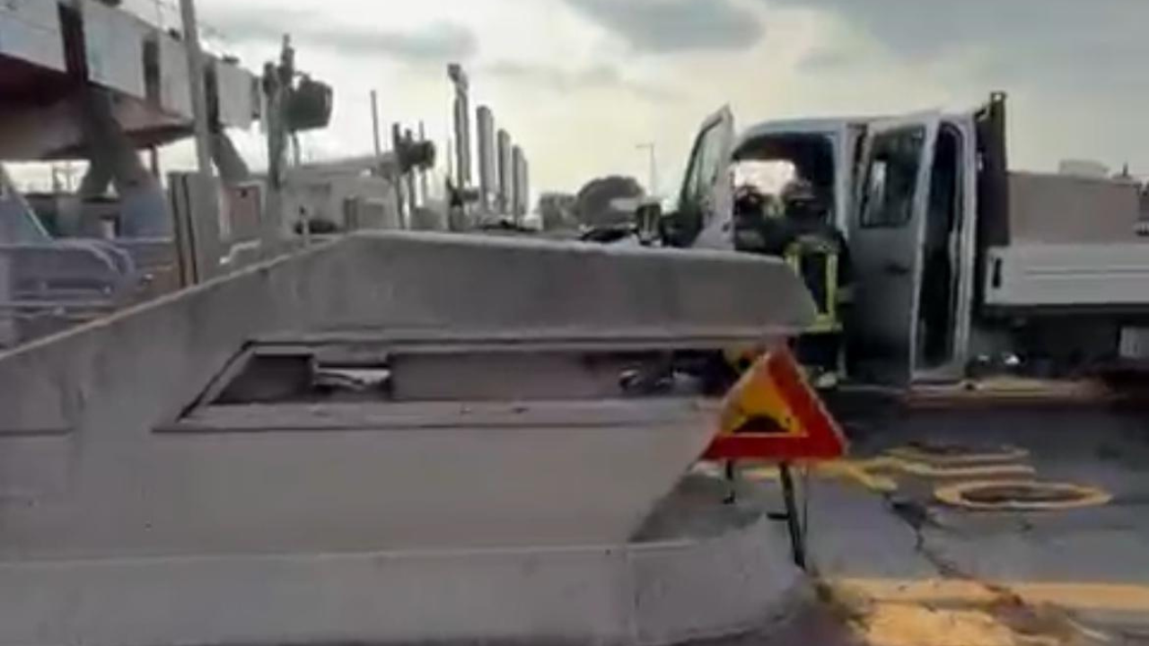 
	Il furgone al casello

