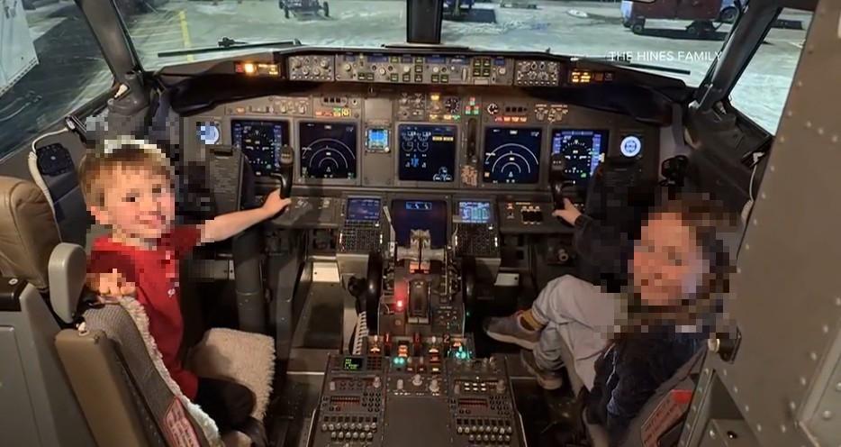 Bimbo di 5 anni nota un’incongruenza nel manuale di volo della compagnia aerea, l’amministratore delegato lo premia: cosa è successo
