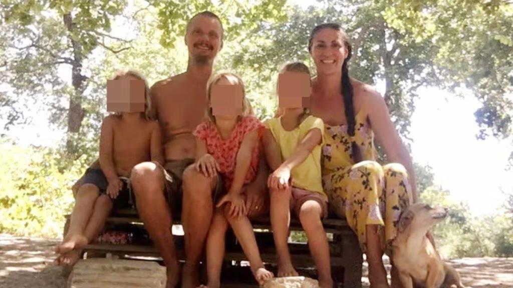 “Famiglia nel bosco”, un architetto pagherà l’affitto fino ai 18 anni dei figli