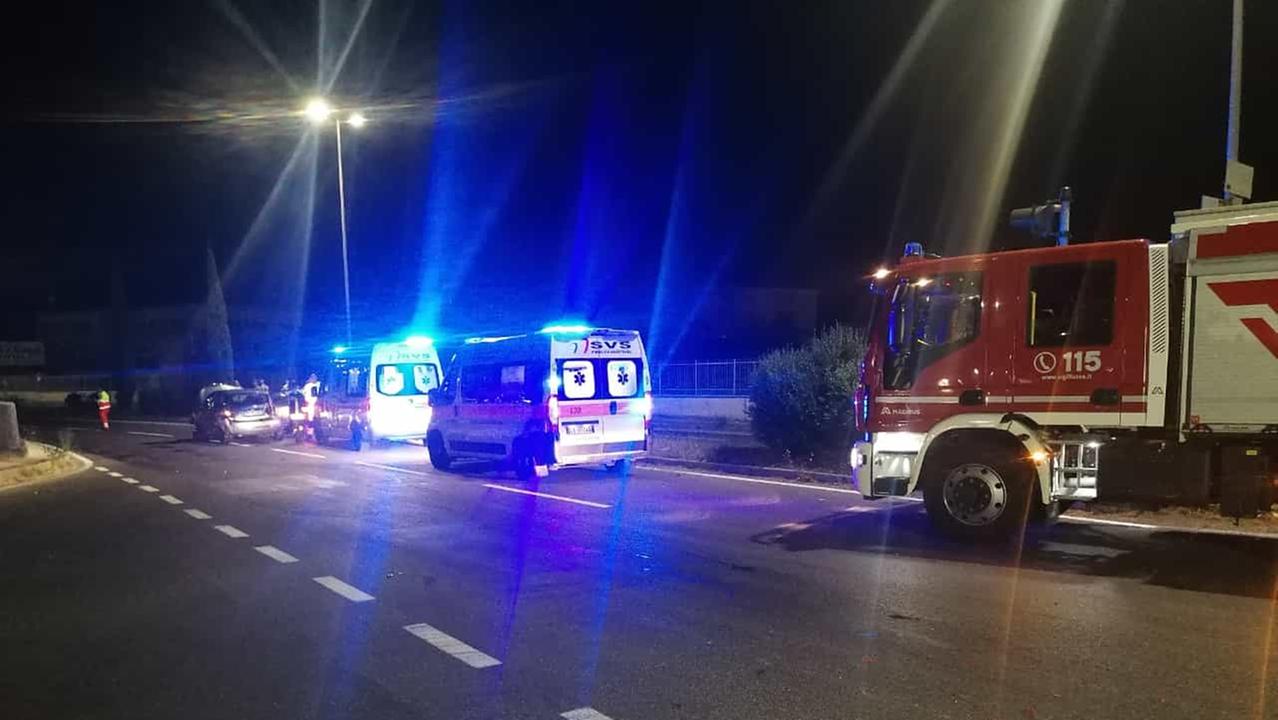 Un intervento della Svs e dei vigili del fuoco (foto d'archivio)