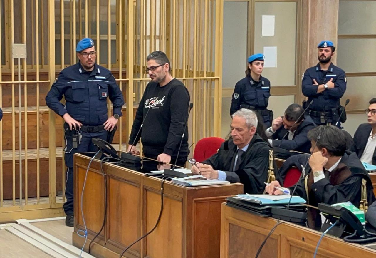 «Li ho trovati morti in casa, ho fatto degli errori. Ma non li ho uccisi»: parla l’uomo accusato del duplice omicidio dei genitori