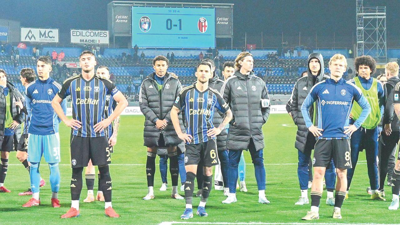 
	La squadra sotto la curva a fine partita (Foto Stick)


