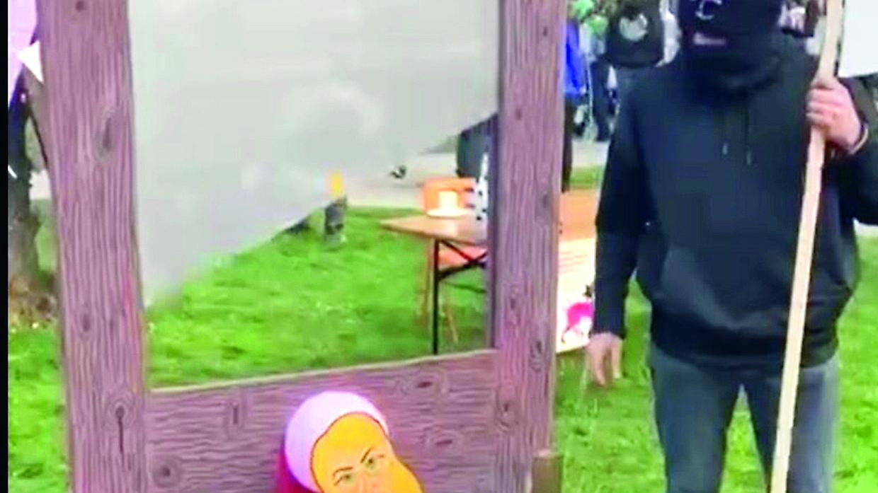 Ghigliottina con Meloni a Carnevale, Tarquini fa denuncia in Procura