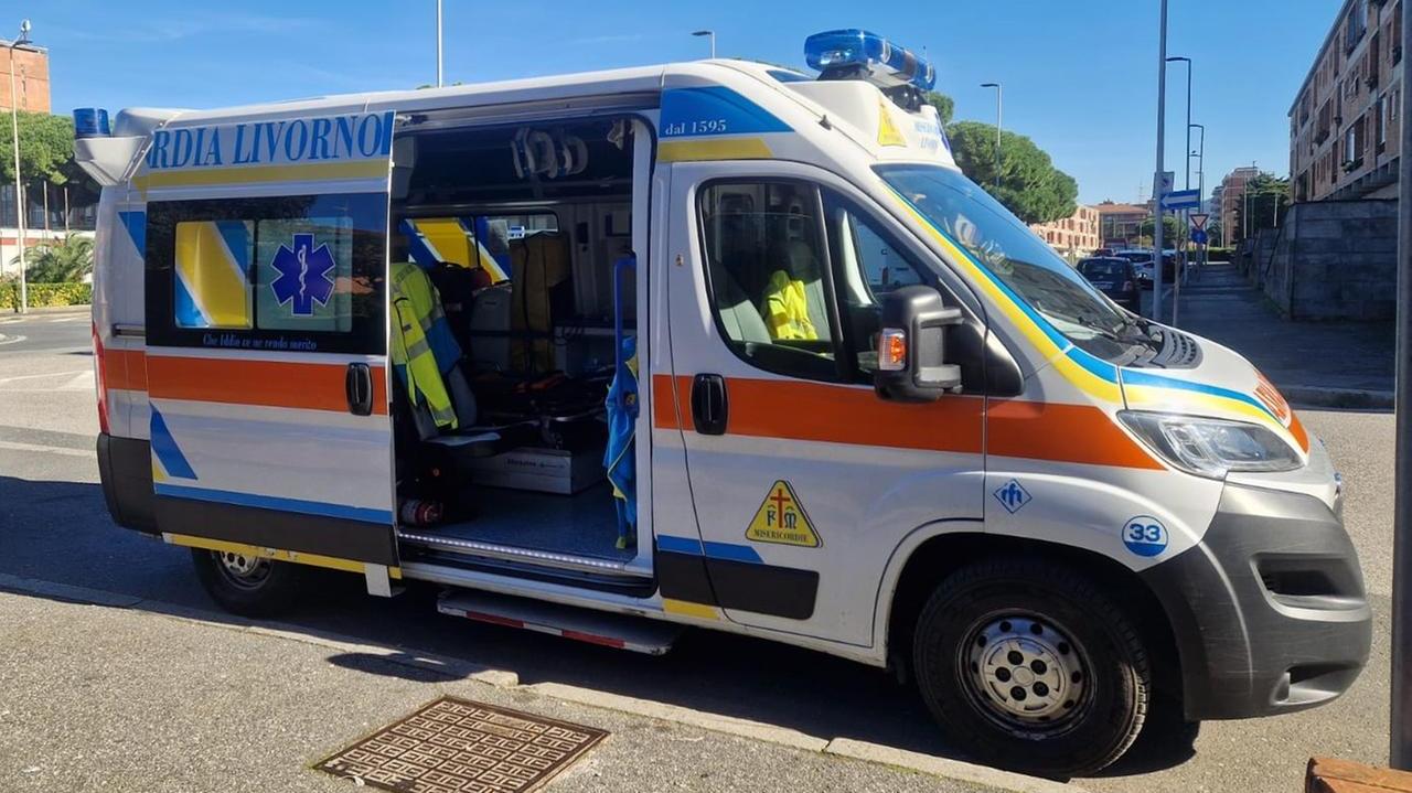 Un'ambulanza della Misericordia di via Verdi (foto d'archivio)