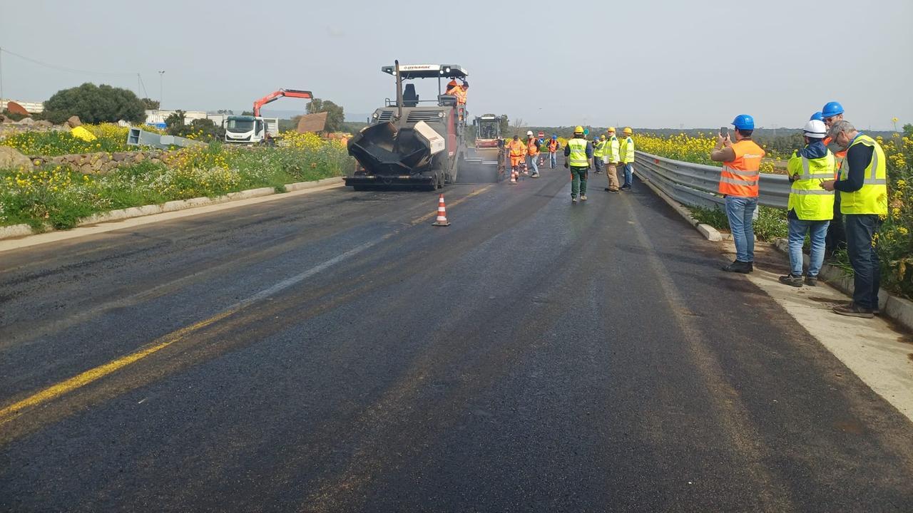 Ora l’asfalto nasce dai rifiuti: ecco come sarà la 131 del futuro