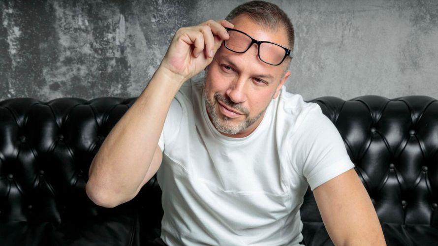 Murubutu questa sera al Bainait dà il via al festival itinerante Suner