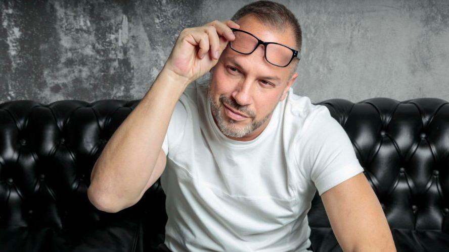 Murubutu questa sera al Bainait dà il via al festival itinerante Suner