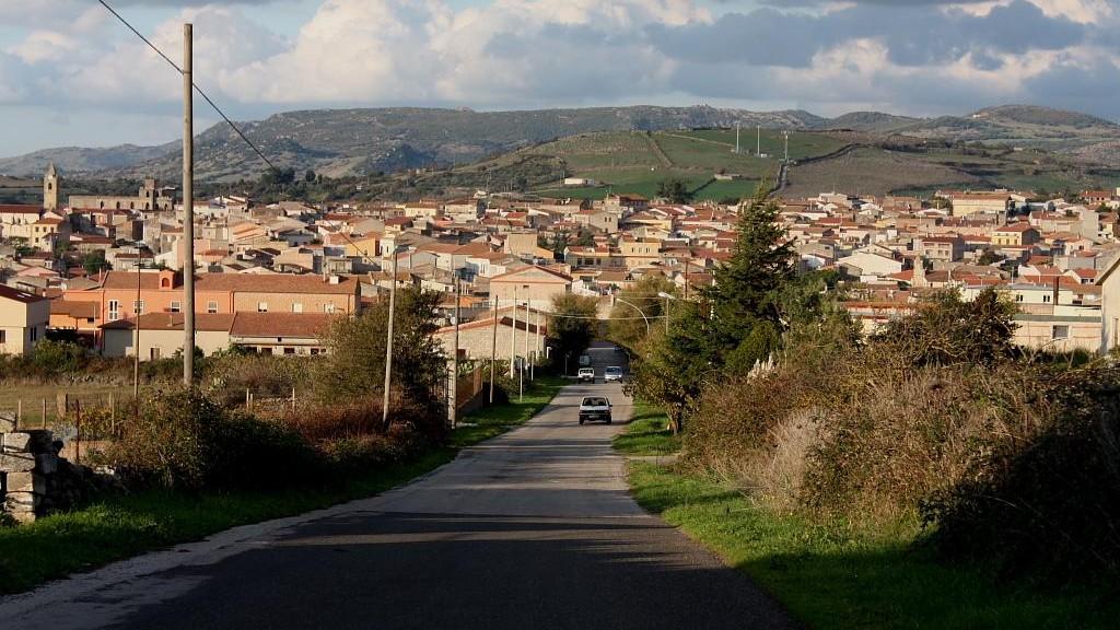 Pomeriggio di terrore nel Sassarese: aggredisce brutalmente il vicino a colpi di roncola, arrestato un uomo