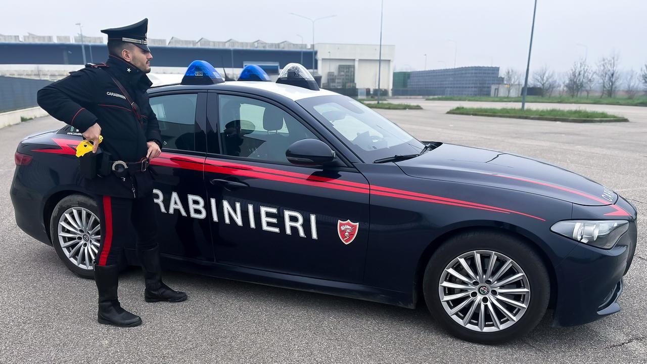 Molinella, carabinieri presi a morsi da marito e padre violento: arrestato