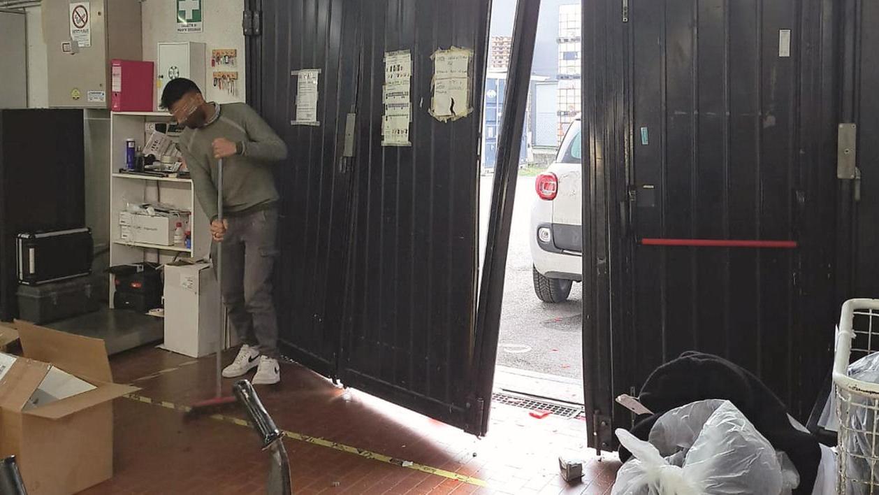 Furgoni e auto utilizzati come ariete: furti in almeno cinque aziende a Carpi