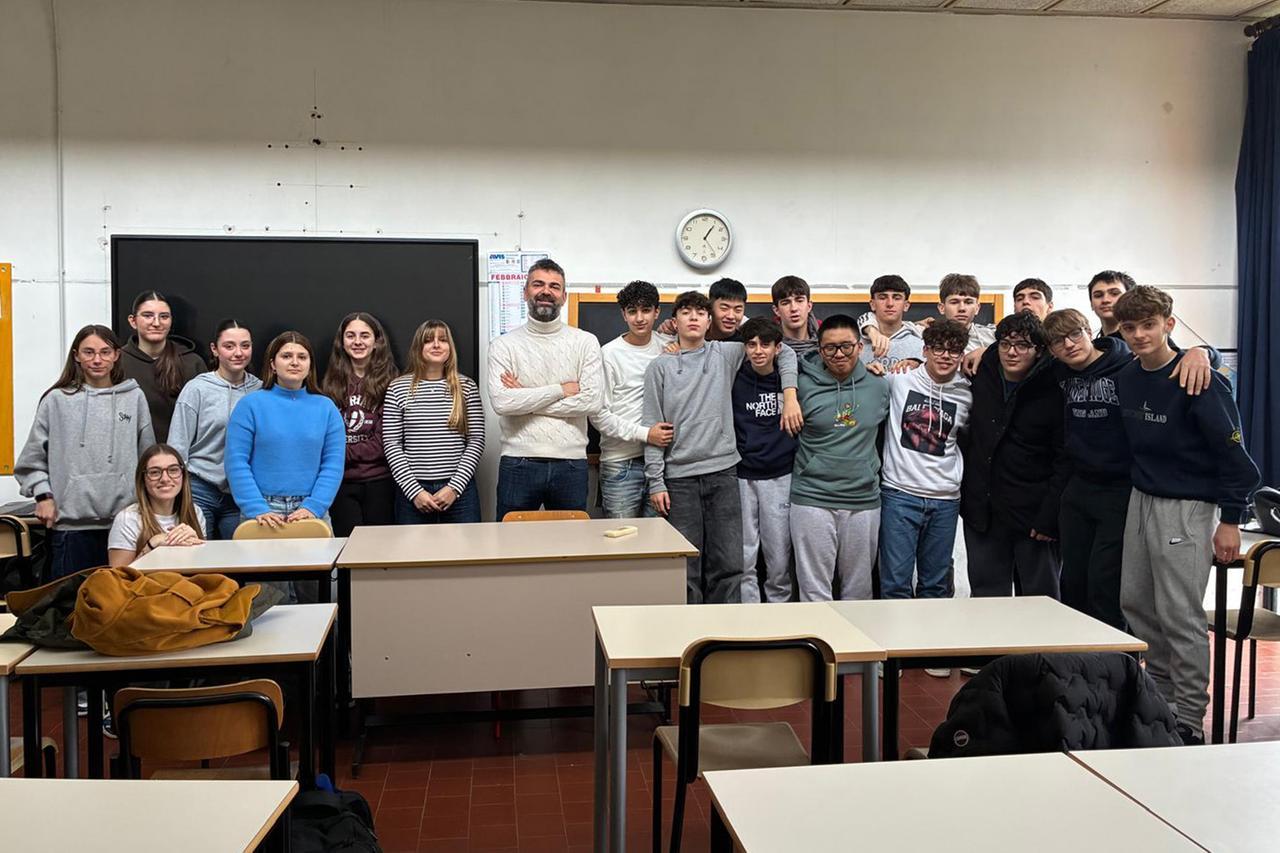 L’assessore allo Sport di Ferrara si mette in gioco a scuola